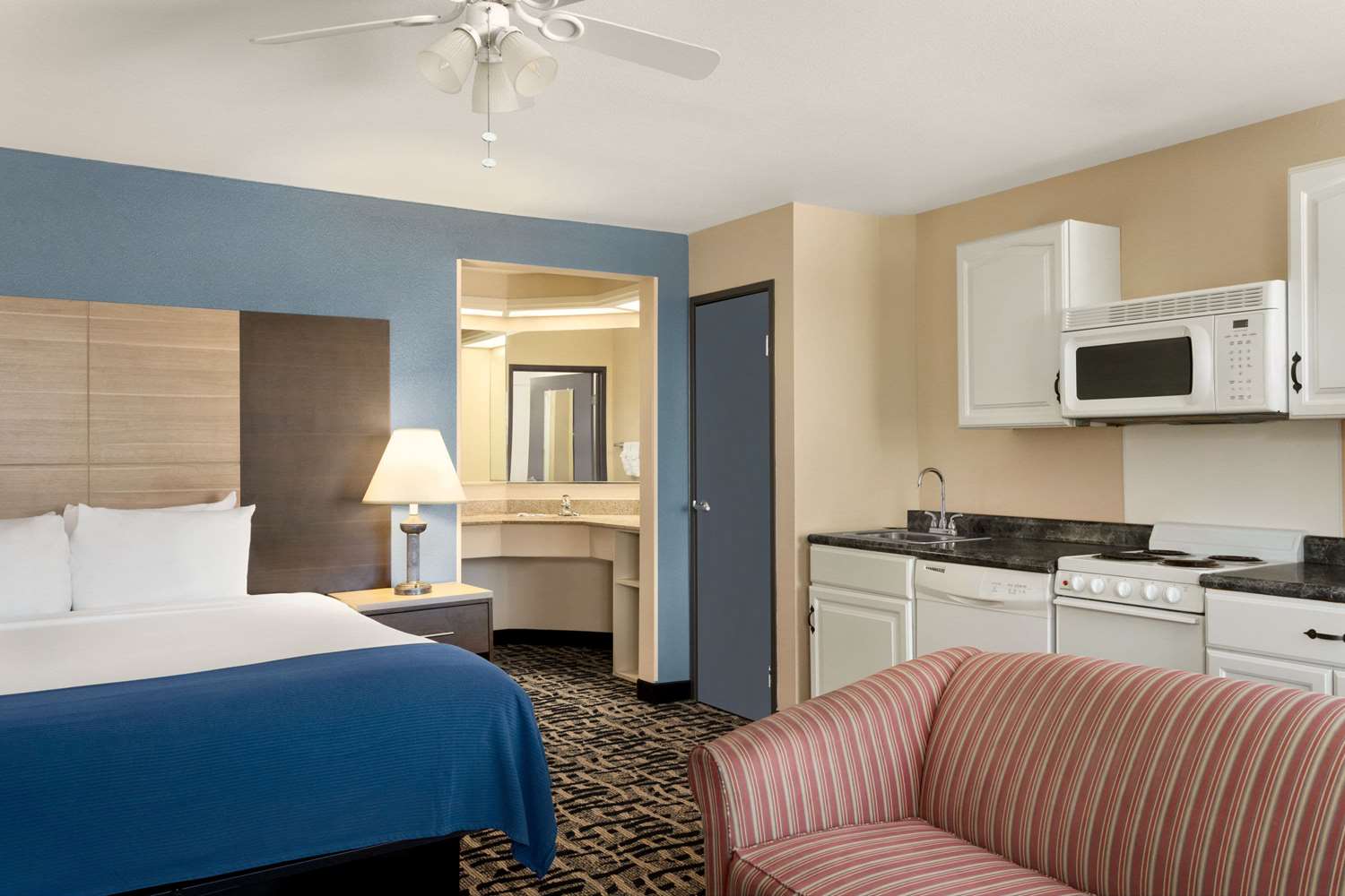 Baymont By Wyndham Ft. Leonard/Saint Robert 10/30