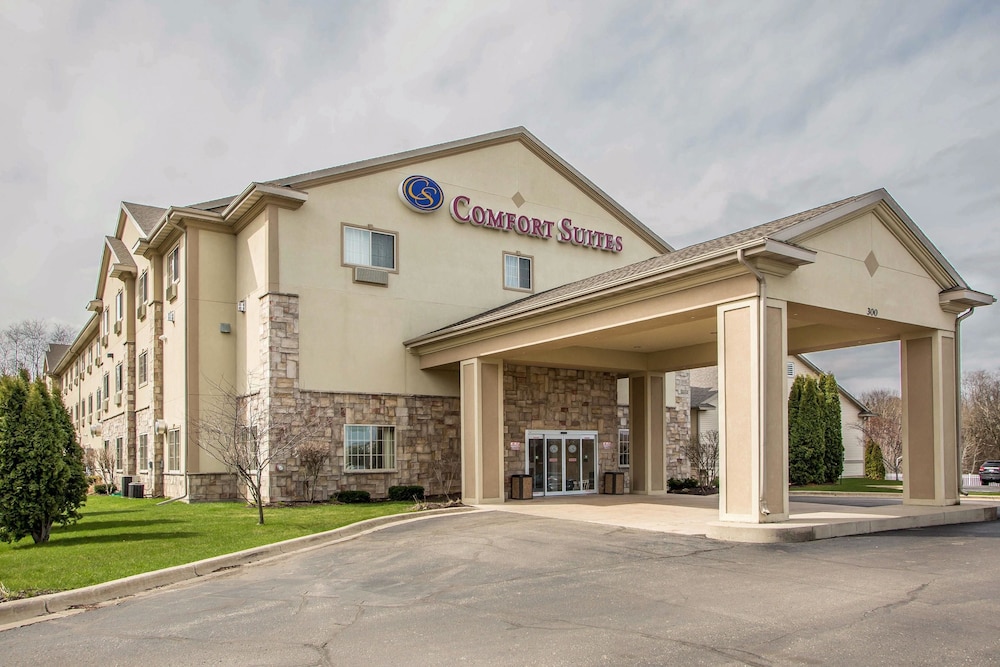 Comfort Suites Lake Geneva East 2/46