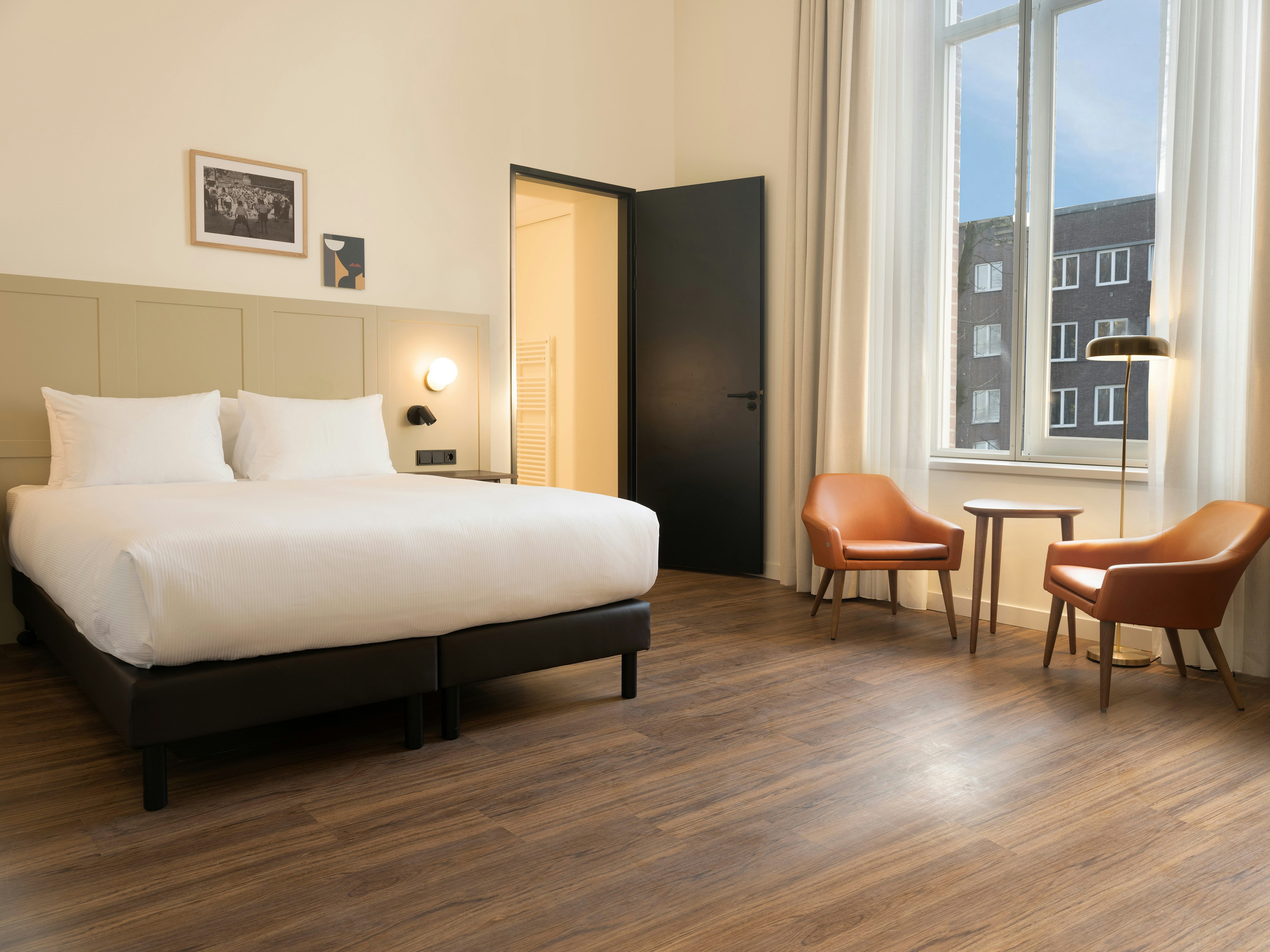 DELUXE, QUEEN BED