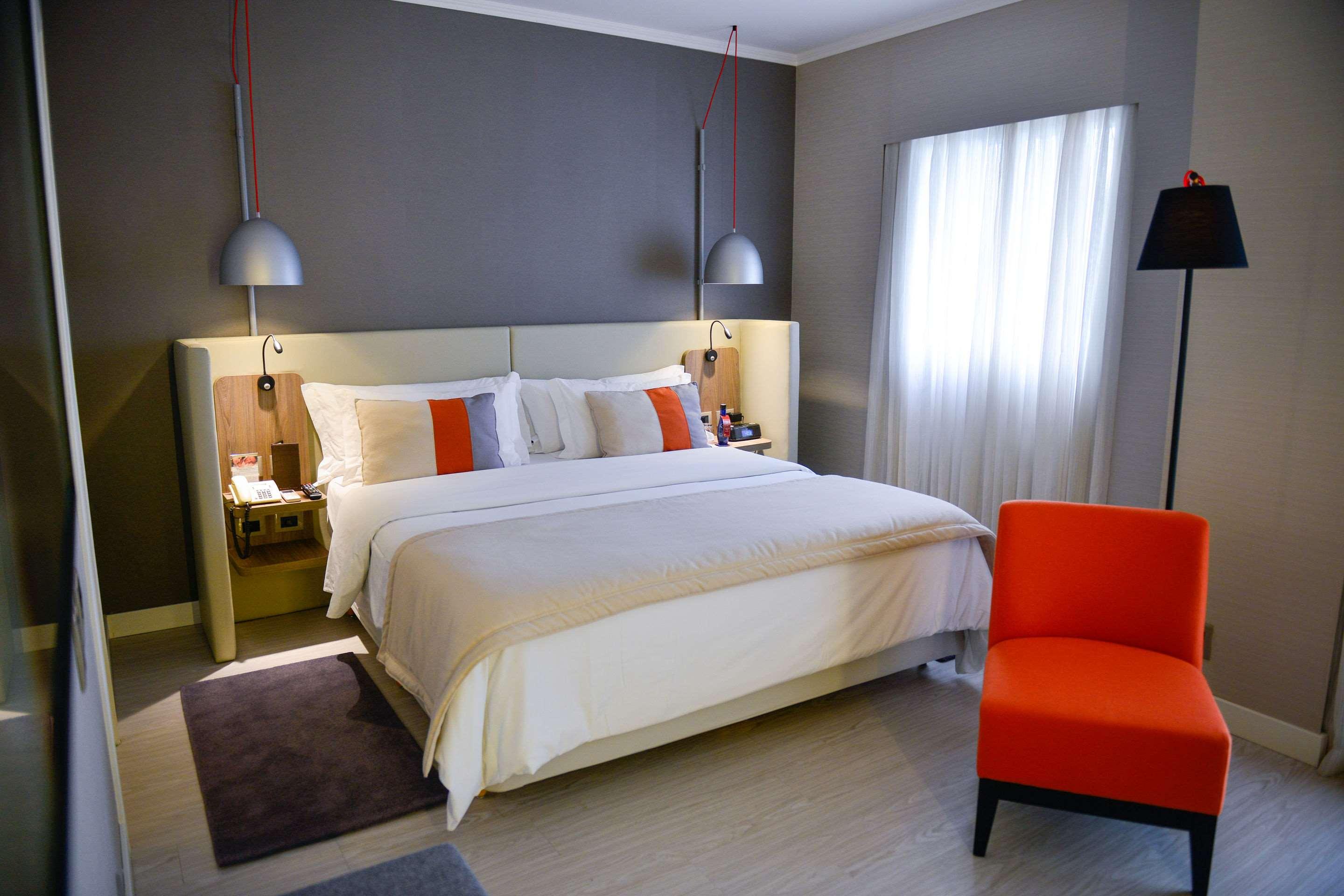 UPGRADE, QUEEN BED