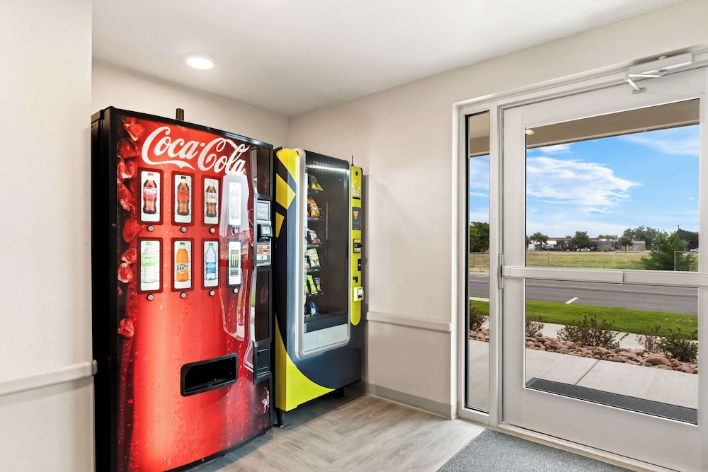 WoodSpring Suites Denver Commerce City 14/20
