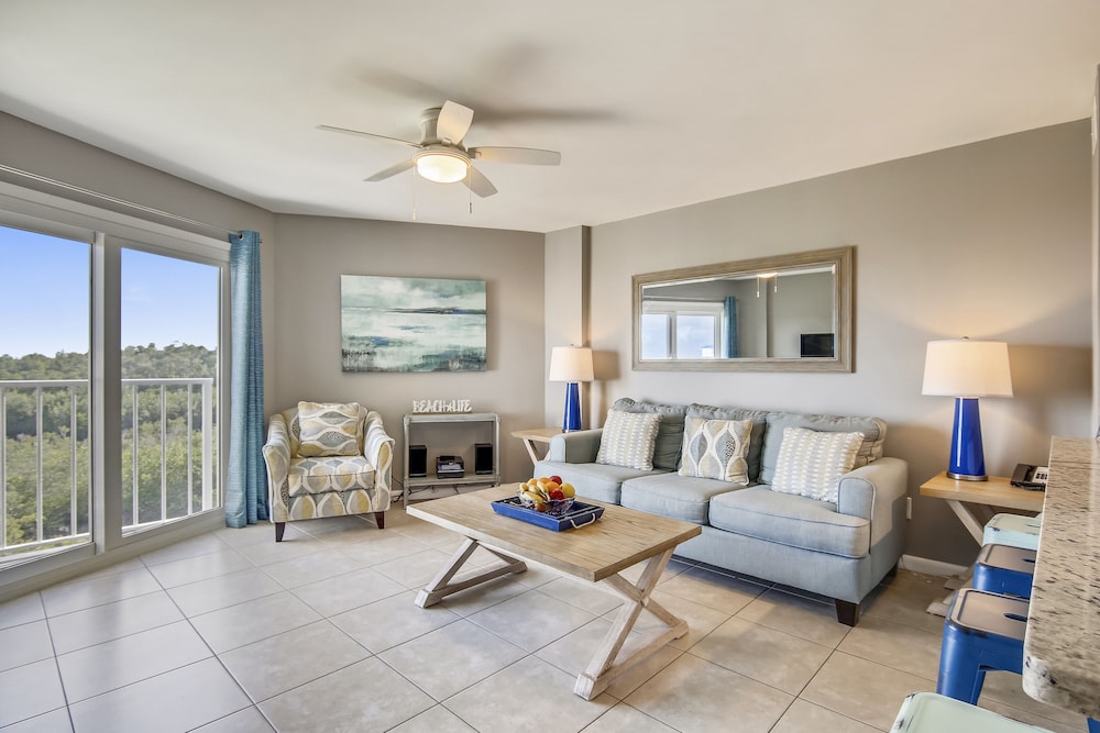 Ocean Pointe Suites Hotel 27/38