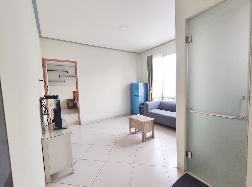 Urbanest Inn House TB Simatupang 72/72