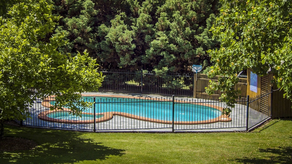 BRIGHT MYSTIC VALLEY HOLIDAY UNITS 39/47