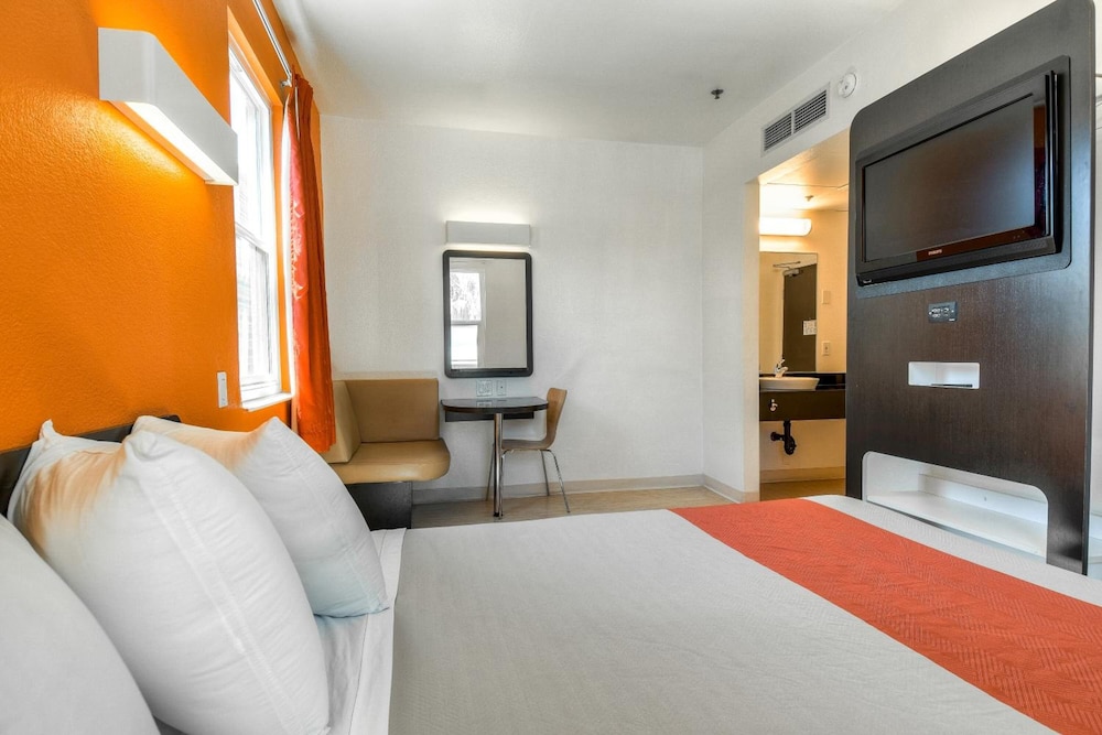 Motel6 San Diego, CA - Downtown 18/50
