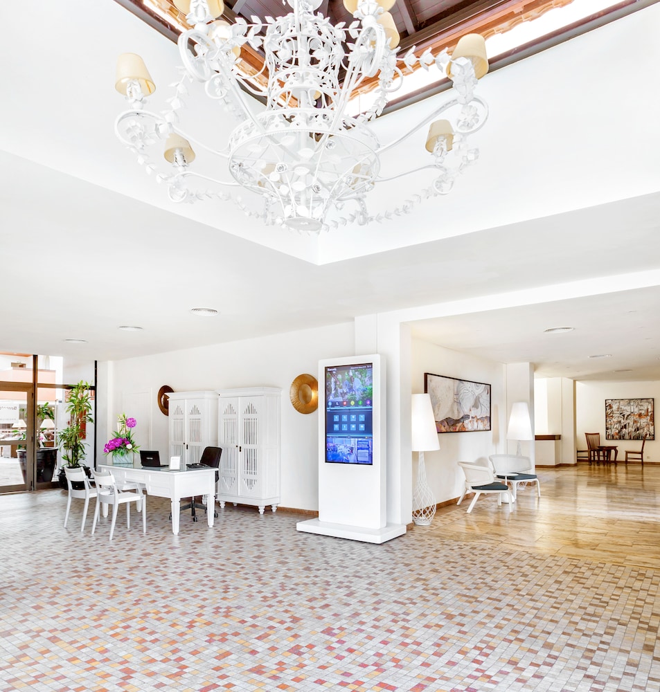 Lobby at Occidental Jandía Royal Level - Adults only, PAJARA