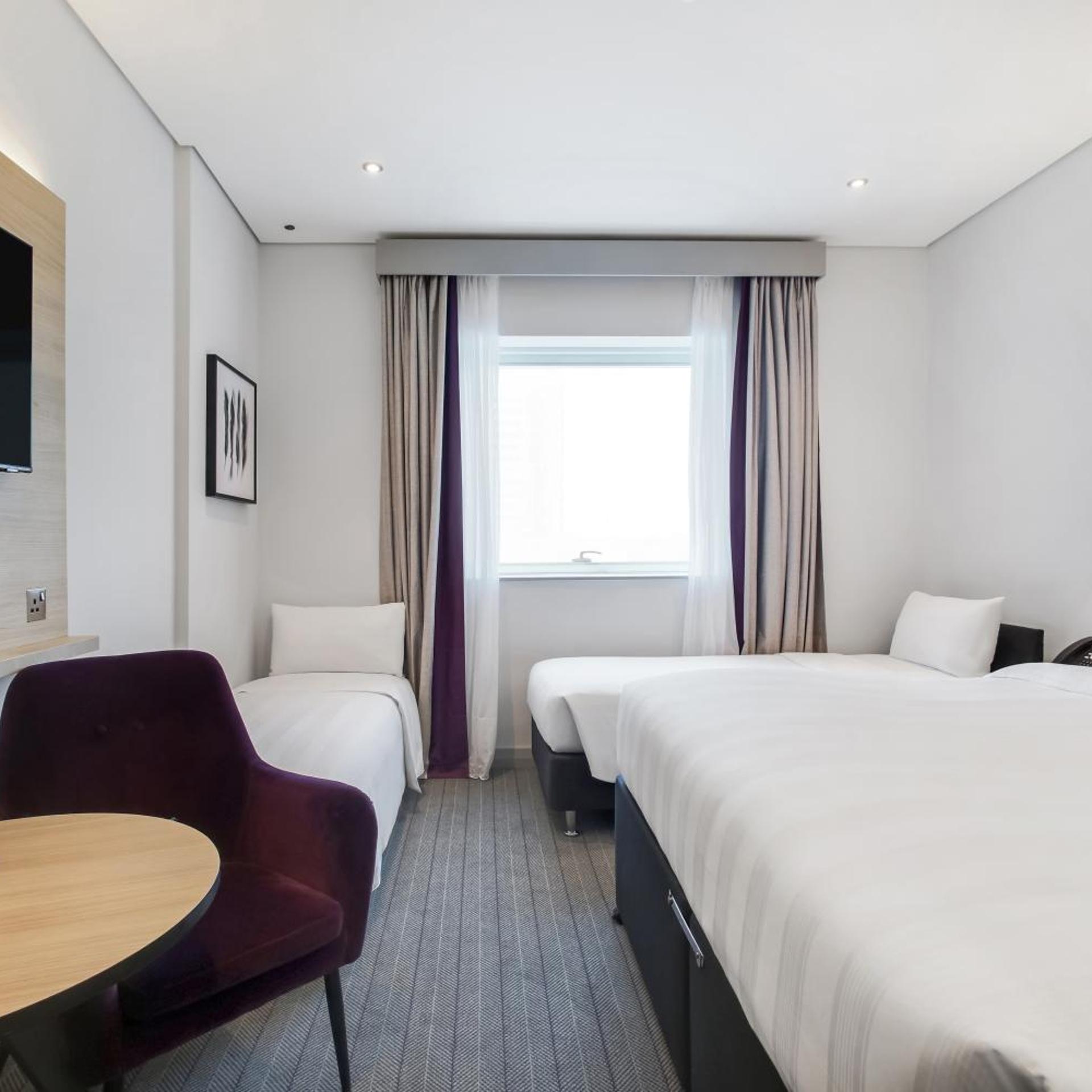 New Style, Family, King Bed، Premier Inn Abu Dhabi Capital Centre 2/10