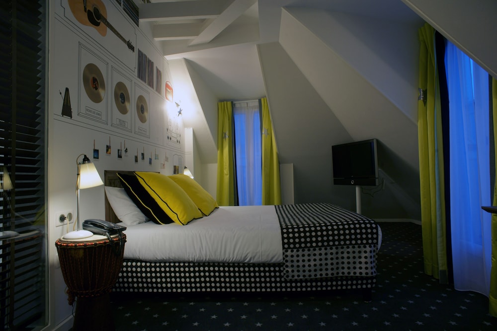 Hotel Du Triangle D Or 28/56
