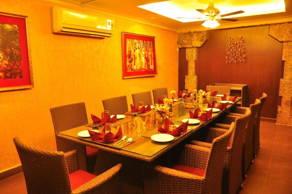 Aalankrita Resort And Convention 37/54