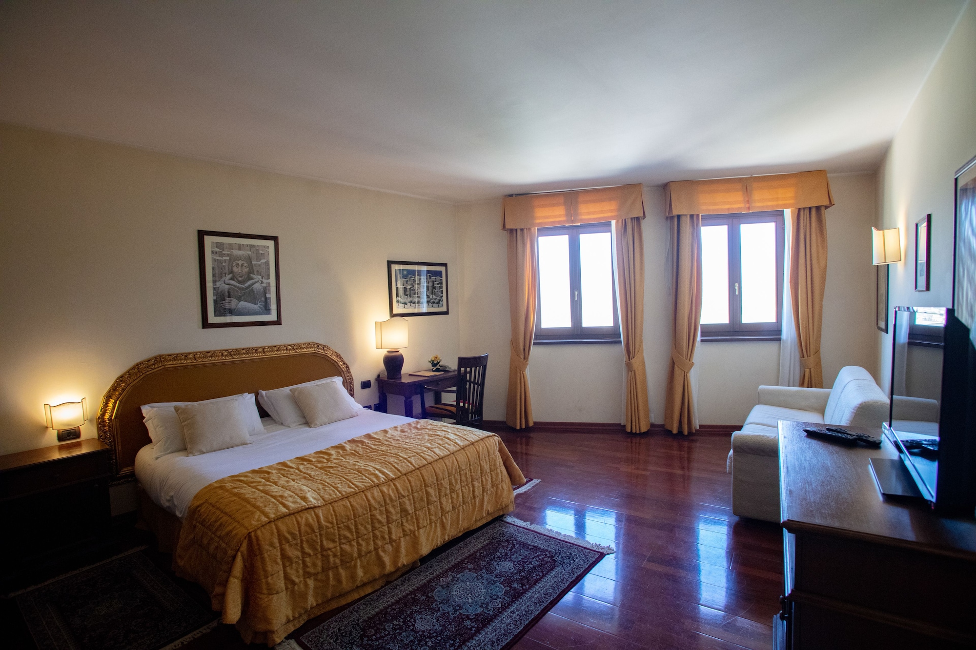 DELUXE, DOUBLE BED, VALLEY VIEW