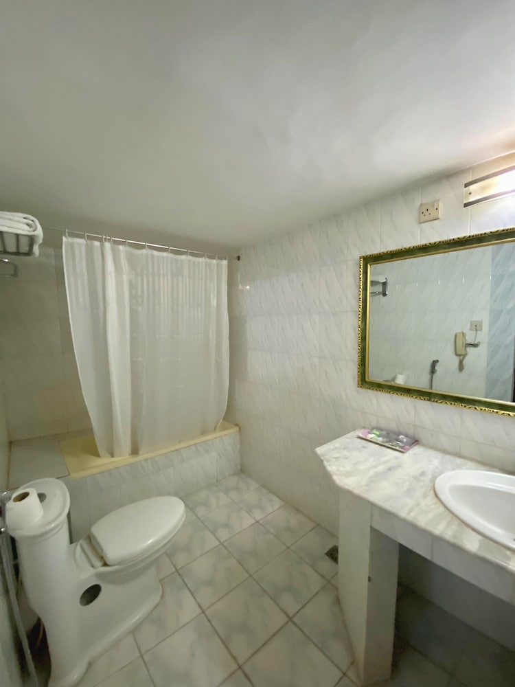 QUALITY INN 16/17