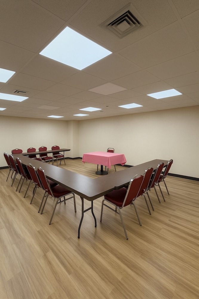 The Floral Park Motor Lodge 48/56