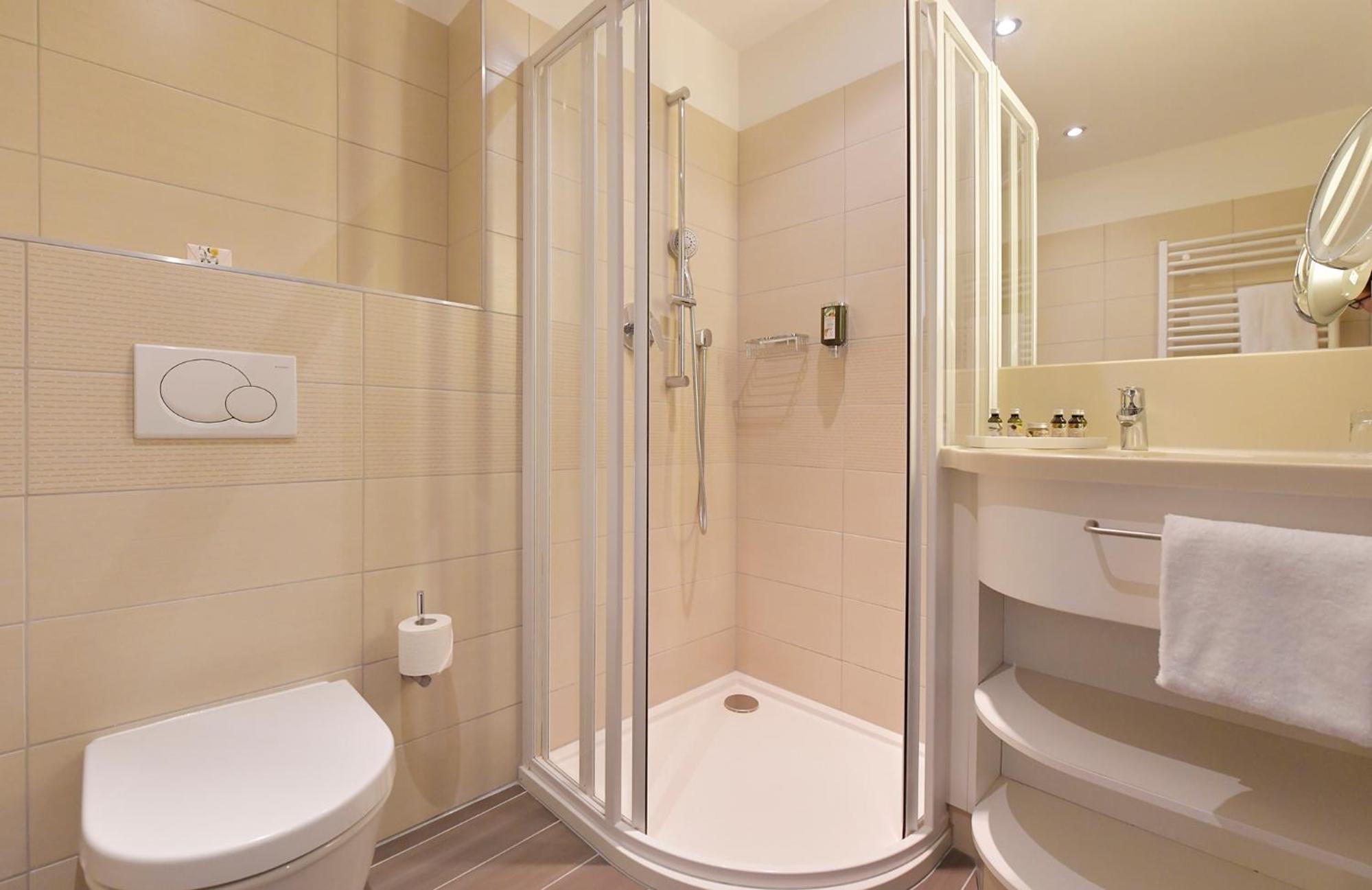 Classic, Double Bed, Balcony, Seehotel Rust 5/7