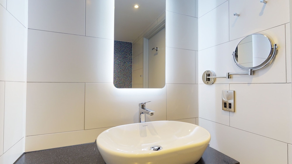 HOLIDAY INN BRENTWOOD M25, JCT 28 37/74