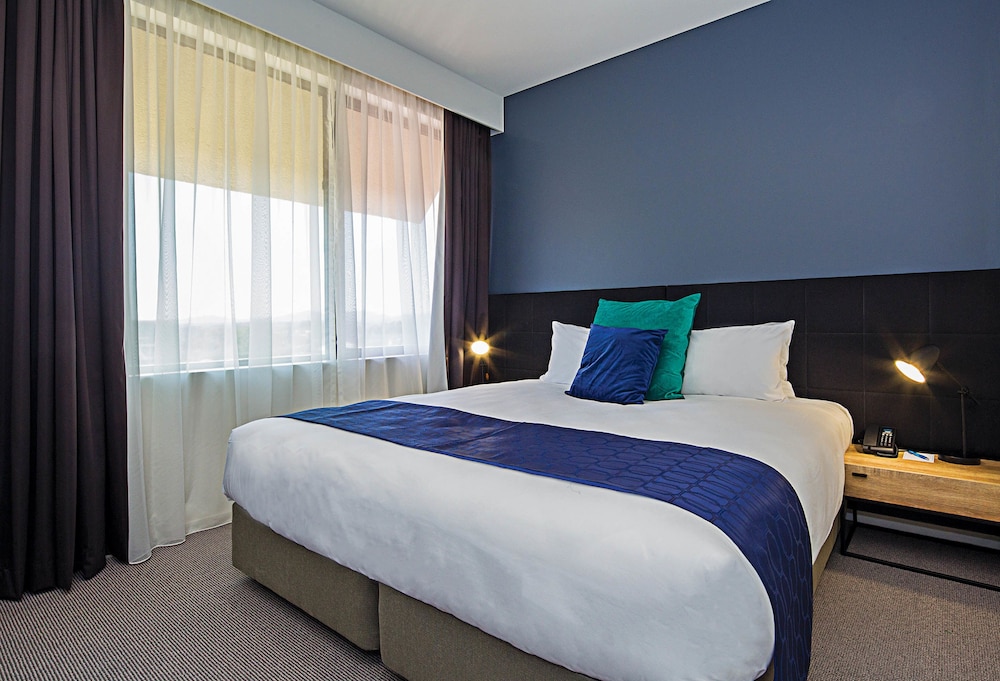 STUDIO, DOUBLE OR TWIN BED