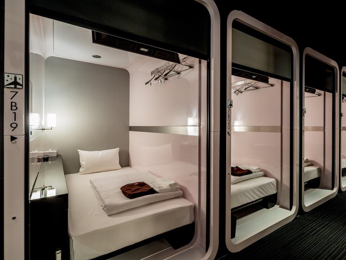 Female Only, Business, Cabin, Twin Beds