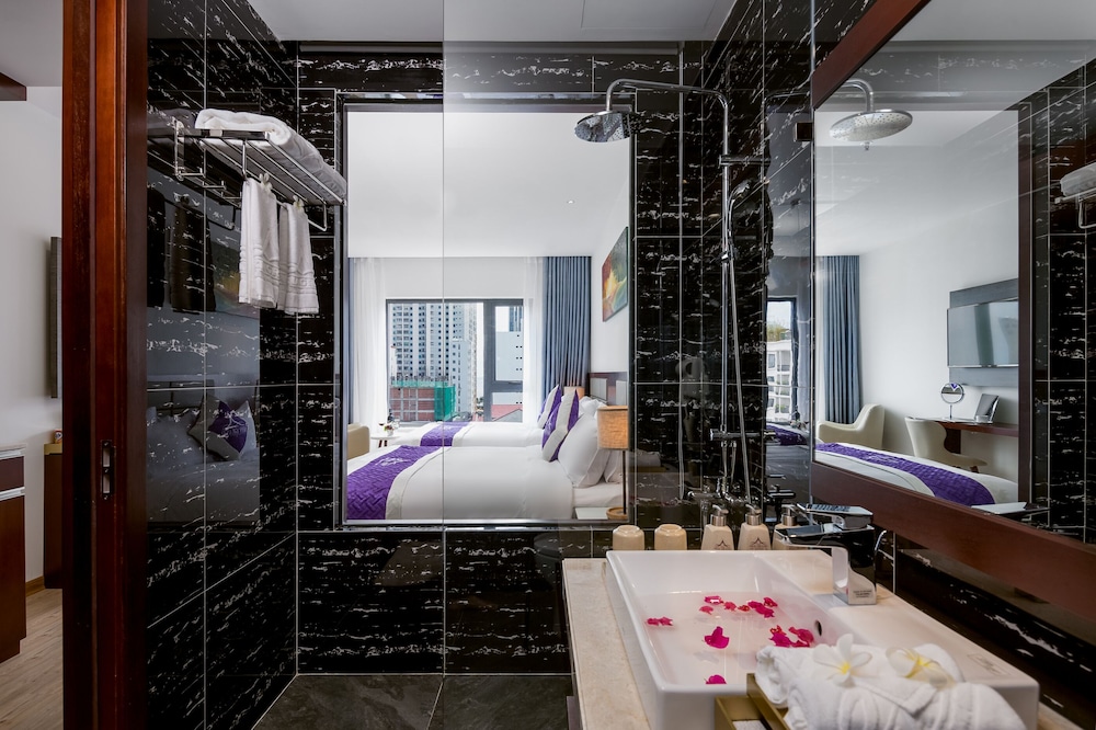 Aria Grand Hotel & Apartments 50/50