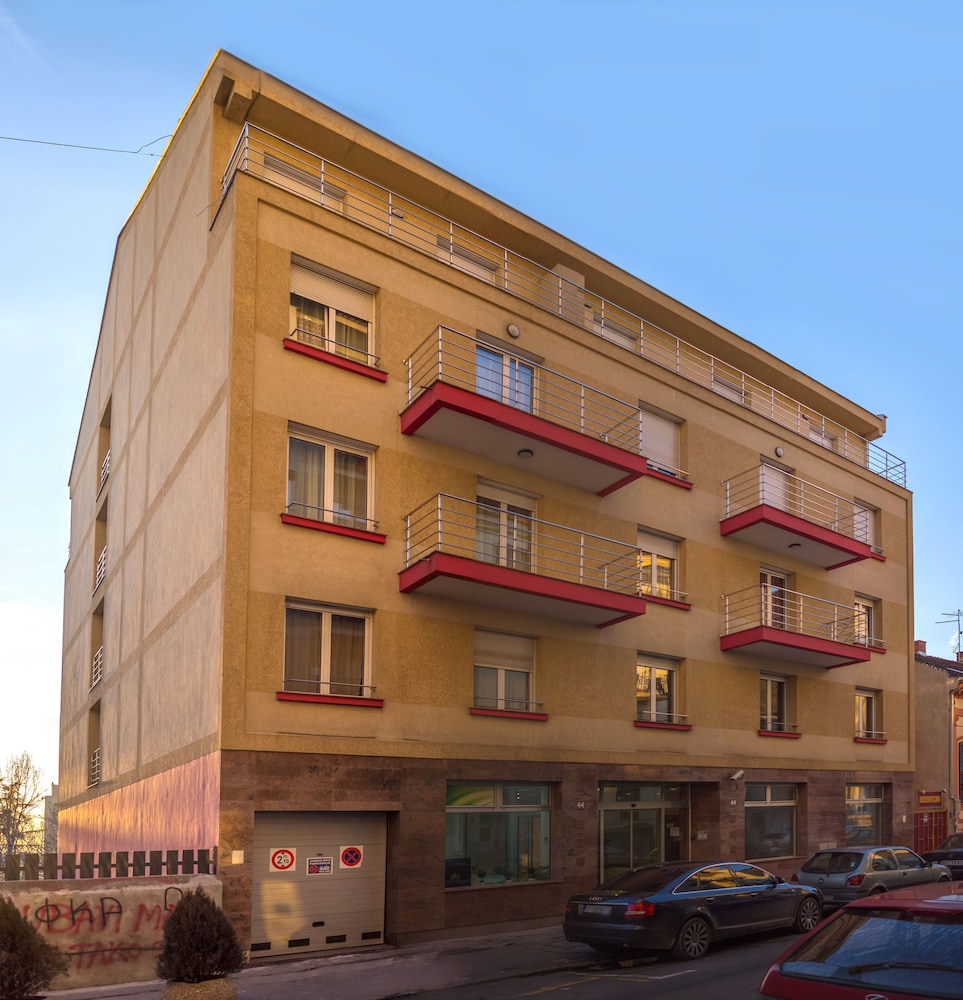 Feel Belgrade Aparthotel 5/70