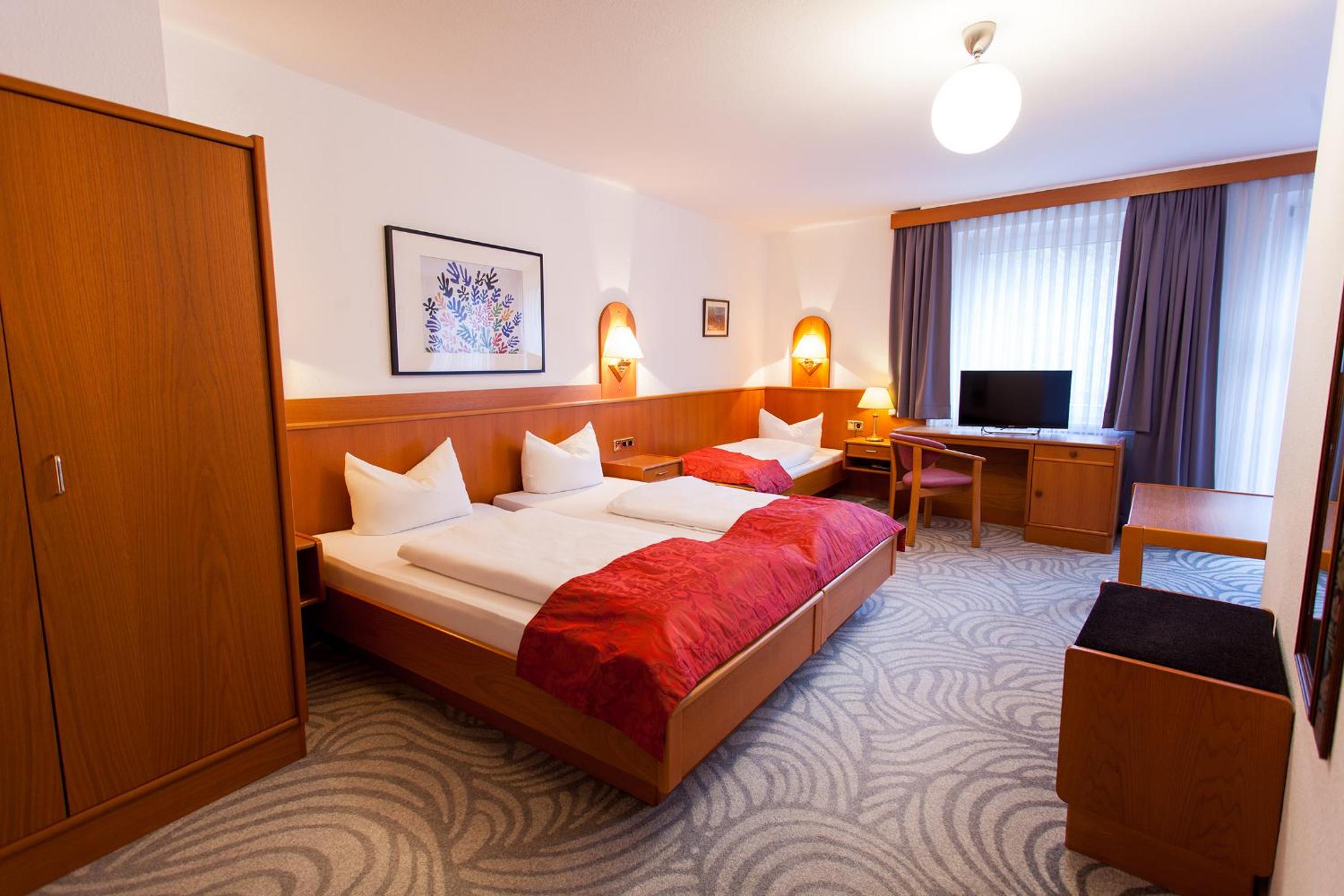 Room, Triple