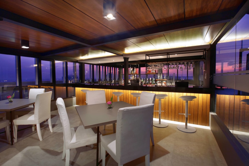 Aston Imperial Bekasi Hotel & Conference Center 36/53