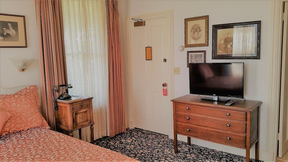 The Mendocino Hotel and Garden Suites 5/47