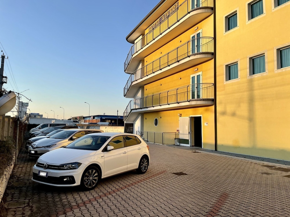 Hotel Alveri 28/34