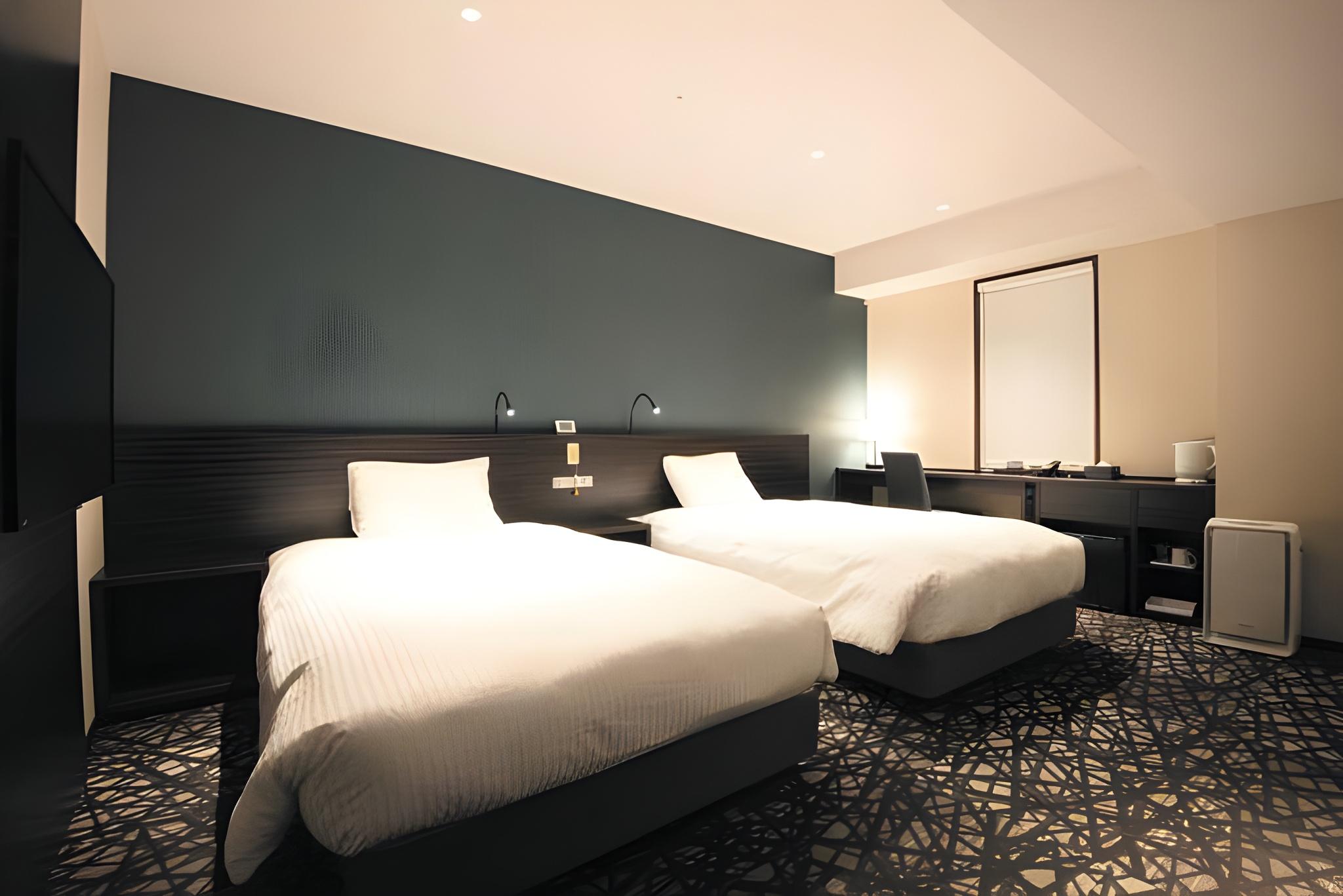 Universal, Twin Beds