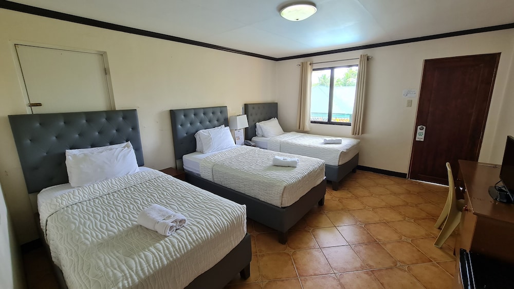 Marvins Seaside Inn 11/50