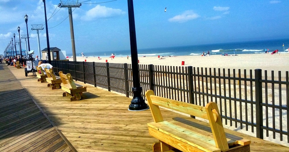 Hotel Charlee Villas By The Beach 58/62