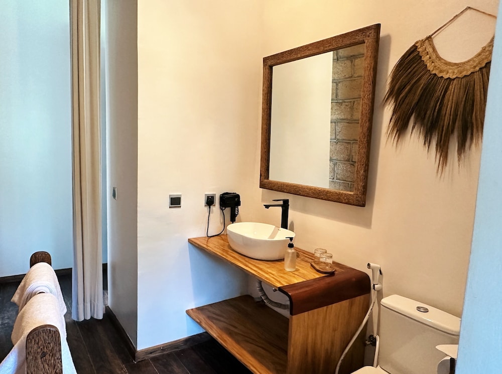 Aluna Beach Lodge 48/50