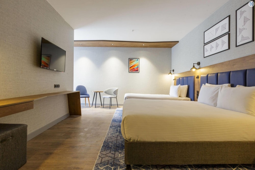 غرفة عائلية بسرير كينج، Ramada Encore by Wyndham Istanbul Arnavutkoy 4/8