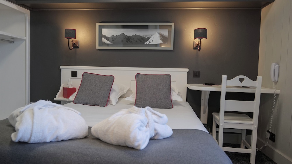 FAMILY, QUADRUPLE, DOUBLE AND TWIN BEDS