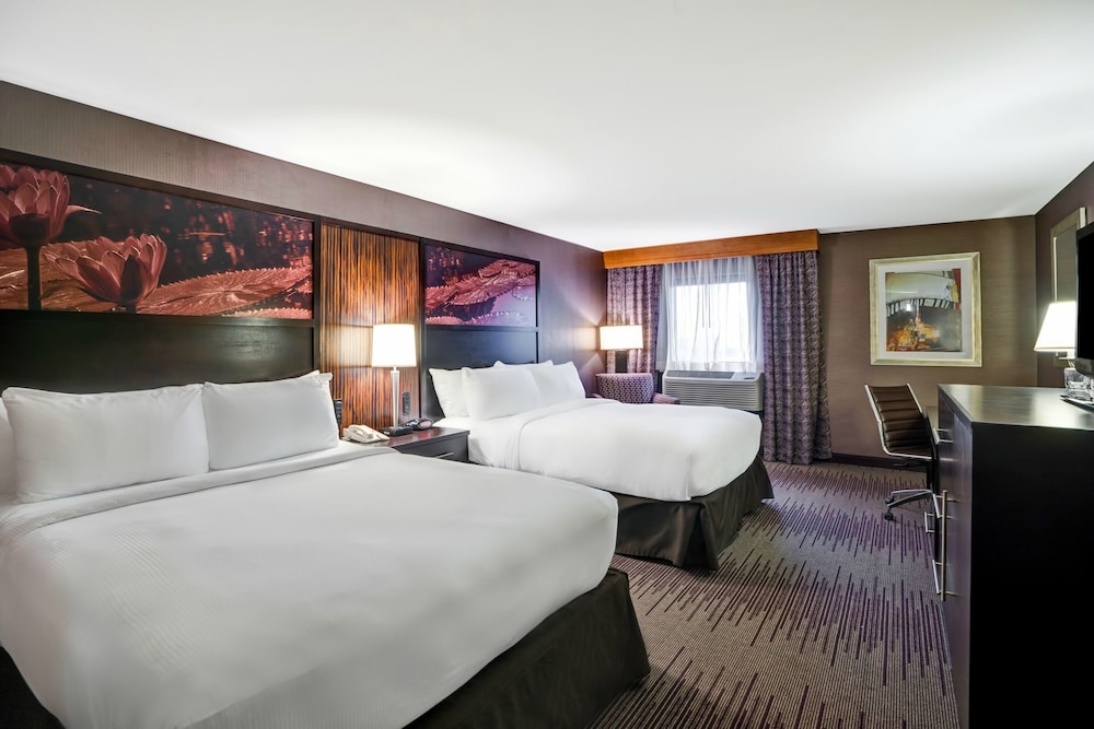 Room, Queen Bed, Executive Level, Bathtub, Accessible