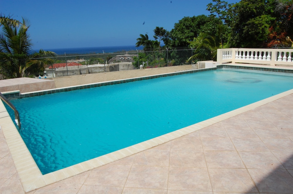Celebrity Villa Jamaica 33/50