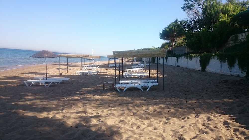 Troas Beach Hotel 32/59