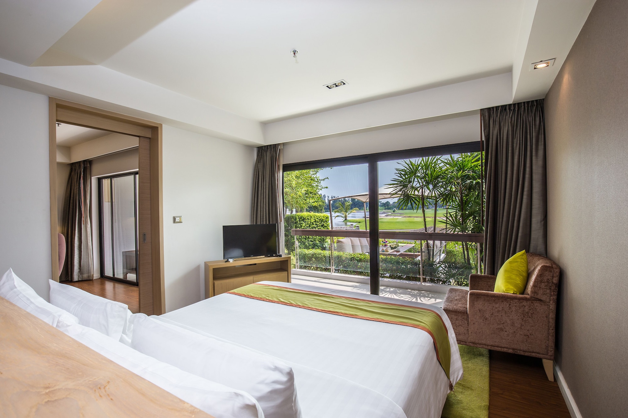 Grand, Garden, Suite, King Bed