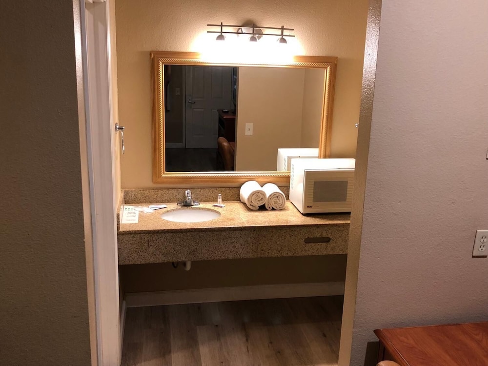 Valley Inn 31/44