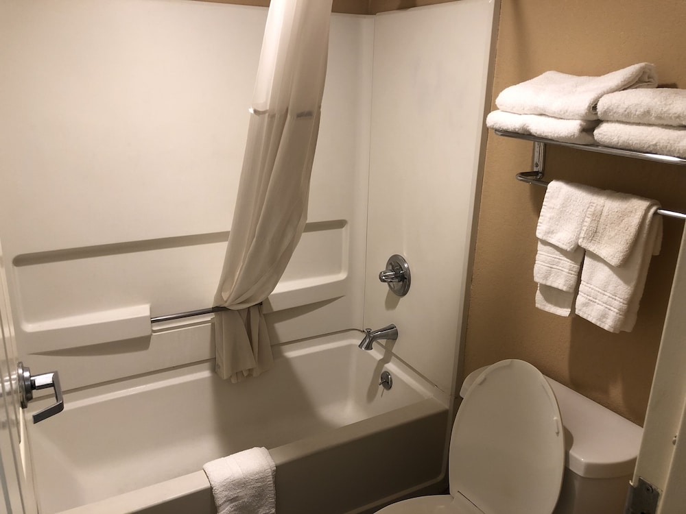 Days Inn By Wyndham Columbus 53/54
