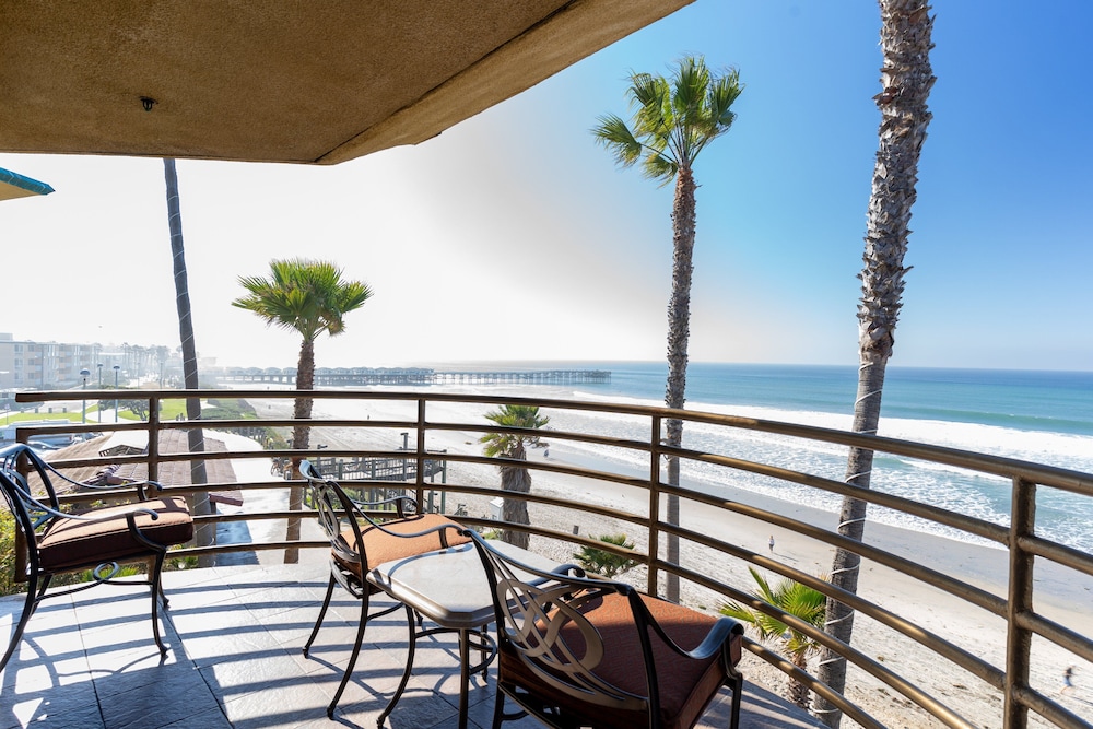 Pacific Terrace Hotel 9/92