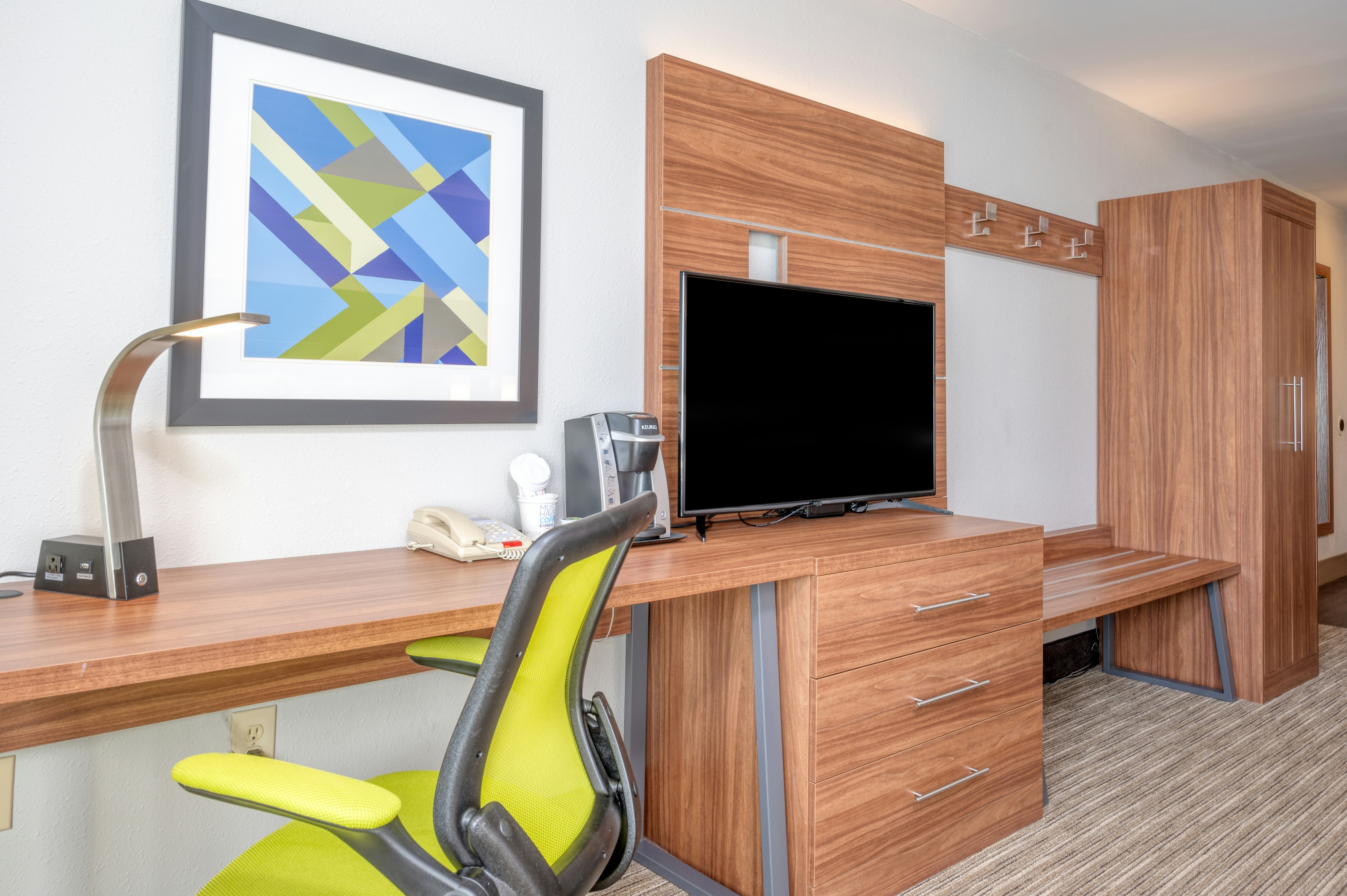 Holiday Inn Express Suites Thornburg S Fredericksburg 52/58