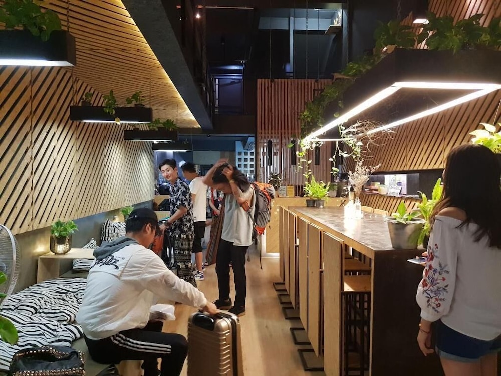 Hugger Hostel 49/58