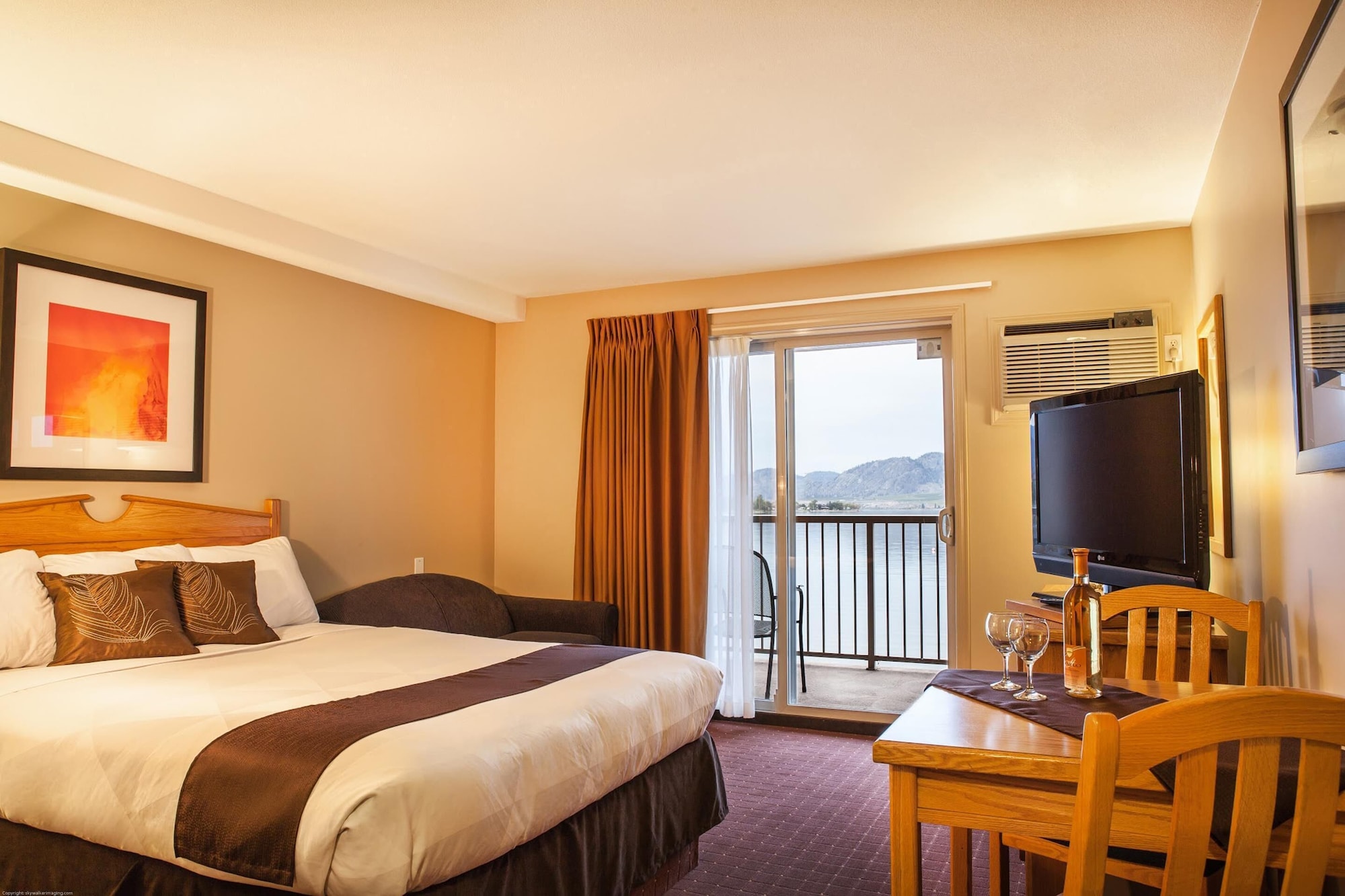 Coast, Comfort, Queen Bed, City View, Kitchenette