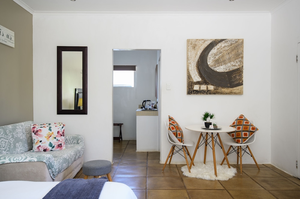 Caza Beach Guesthouse 24/50