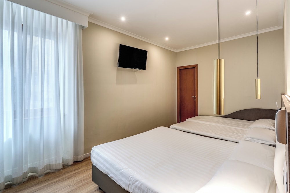 Flower Garden Hotel 10/47