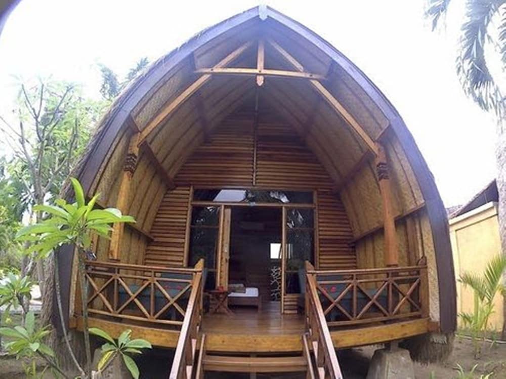 Laguna Gili Beach Resort 4/60