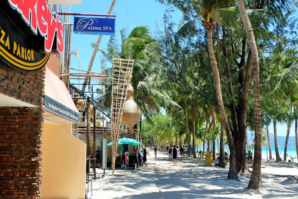 Luxx Boutique Boracay 61/72
