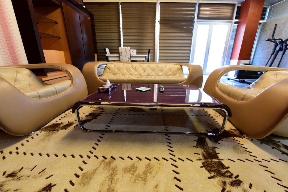 DELUXE CITY HOTEL 50/70