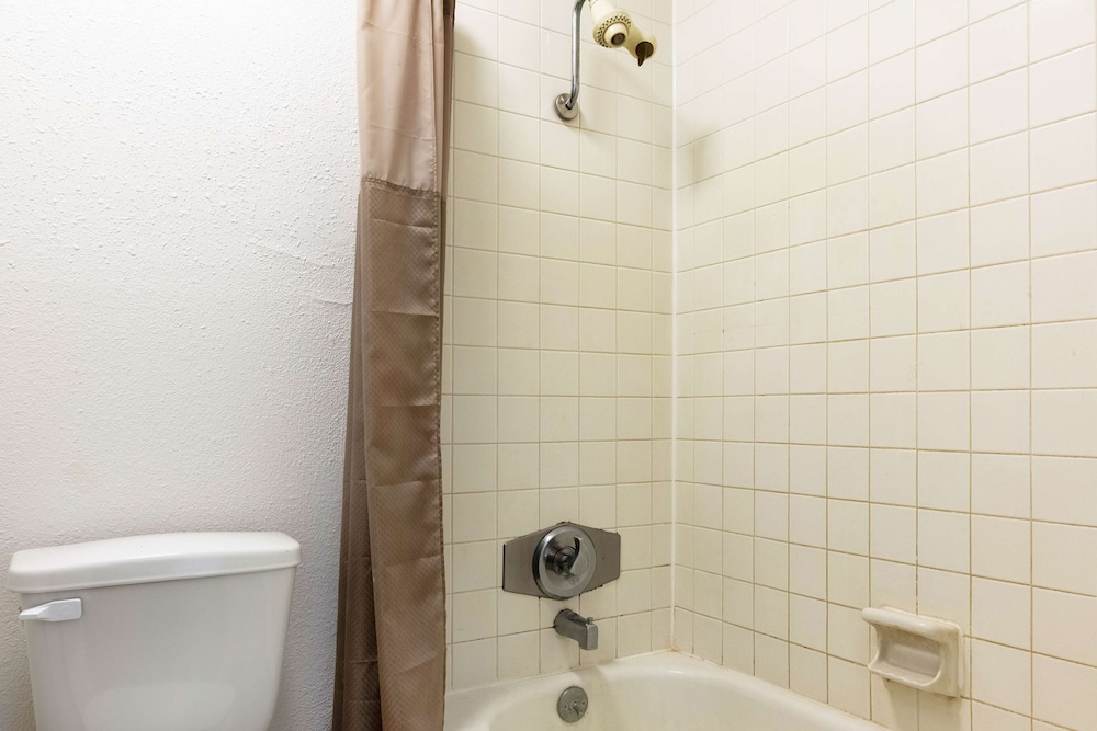 Motel6 Alexandria, LA - South 30/34
