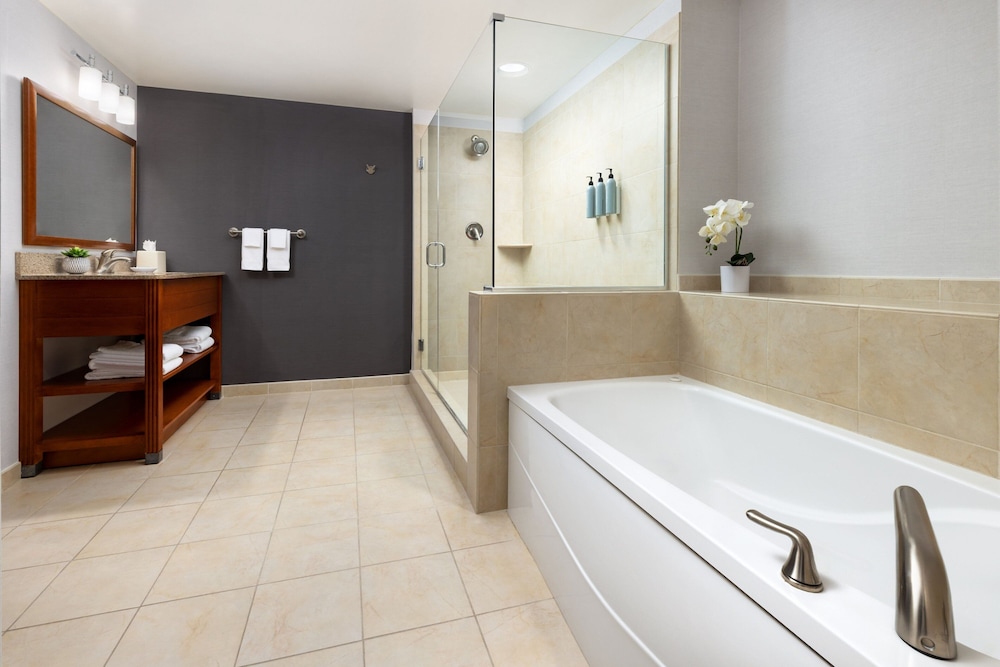 1 Bedroom, Suite, King Bed, City View, Sofa, High Floor, Courtyard by Marriott Atlantic City Beach Block 4/4