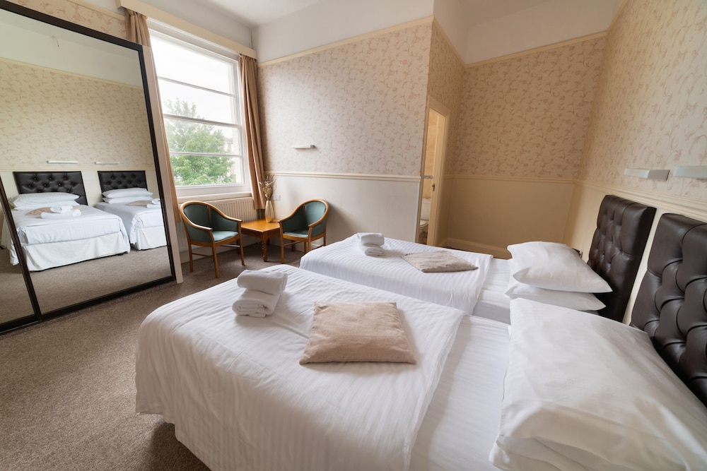 Devonshire Hotel 6/54